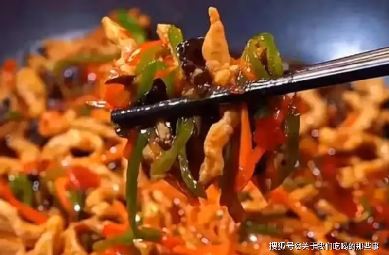 炒肉絲直接下鍋,難怪又柴又腥!掌握好3點竅門,肉絲又嫩又香