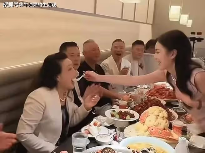 汪小菲馬莜梅曬相識一周年視頻，認識過程很意外，打臉大S夫婦