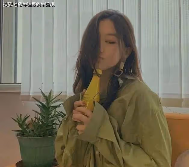18歲李嫣倫敦吃火鍋被偶遇,身材高挑撞臉王菲,被贊氣質冷清