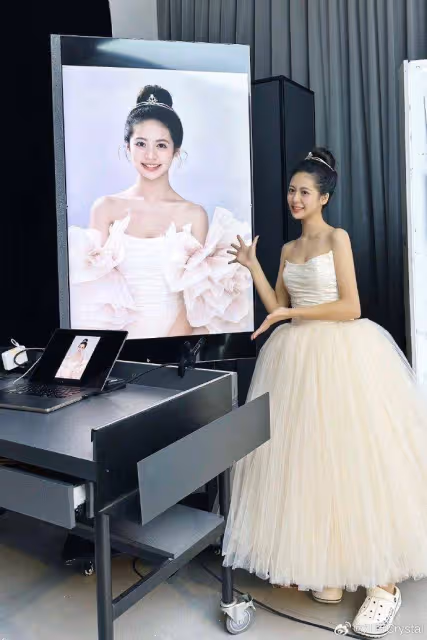 翁虹愛女喜迎17歲生日,小水晶穿輕婚紗仙氣十足,但難超媽媽神顏