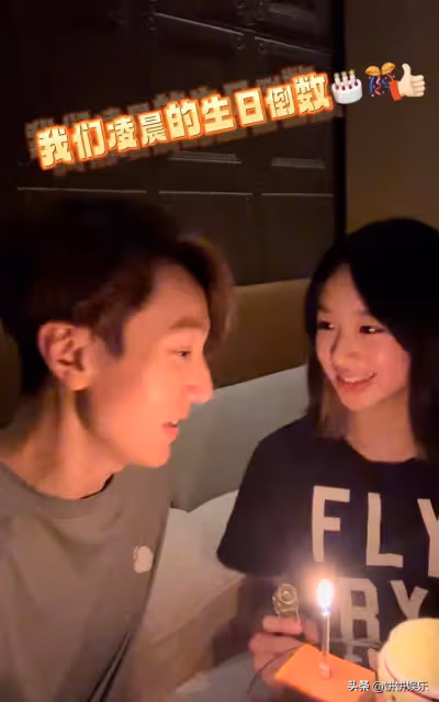 吳尊曬45歲慶生照,和老婆甜蜜親吻撒狗糧,他竟然過了8次生日