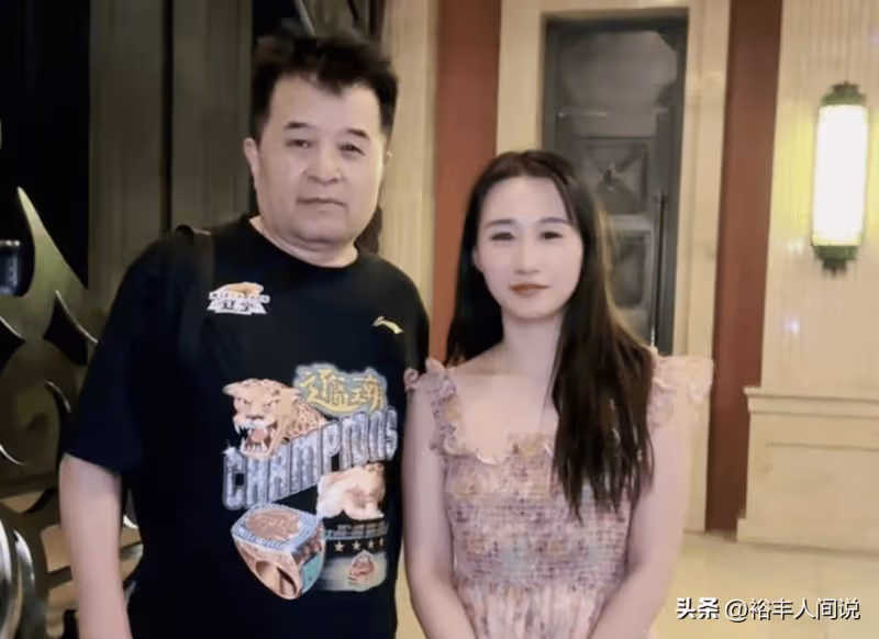 突發！曝65歲畢福劍老來得子，草帽姐證實，透露其拚命接商演