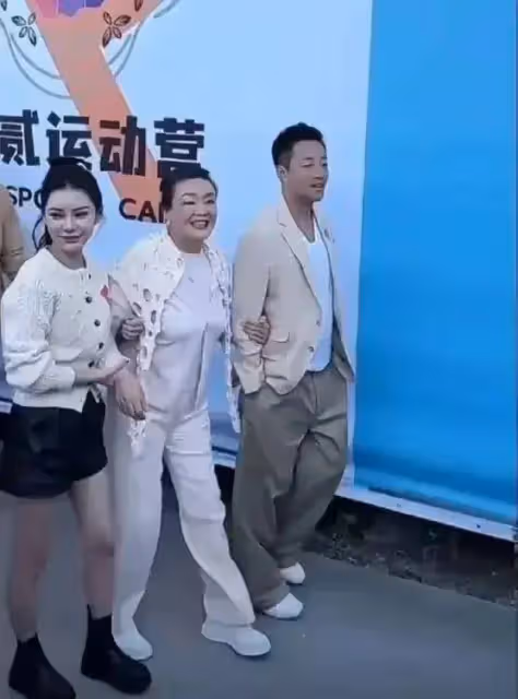 汪小菲和老婆小梅相識一周年,秀恩愛拍成偶像劇,確實太甜了
