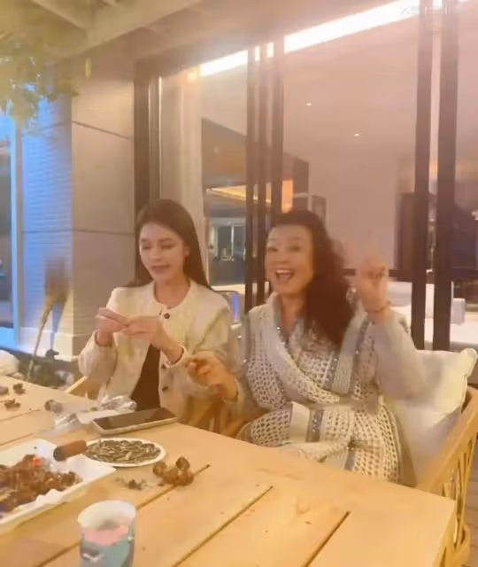 汪小菲和老婆小梅相識一周年,秀恩愛拍成偶像劇,確實太甜了