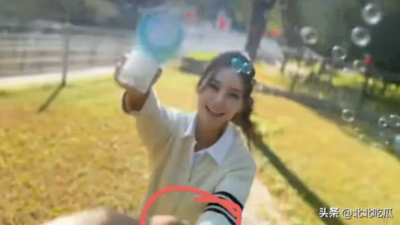 汪小菲Mandy真會玩！自製偶像劇，還原相識全過程，簡直笑不活了