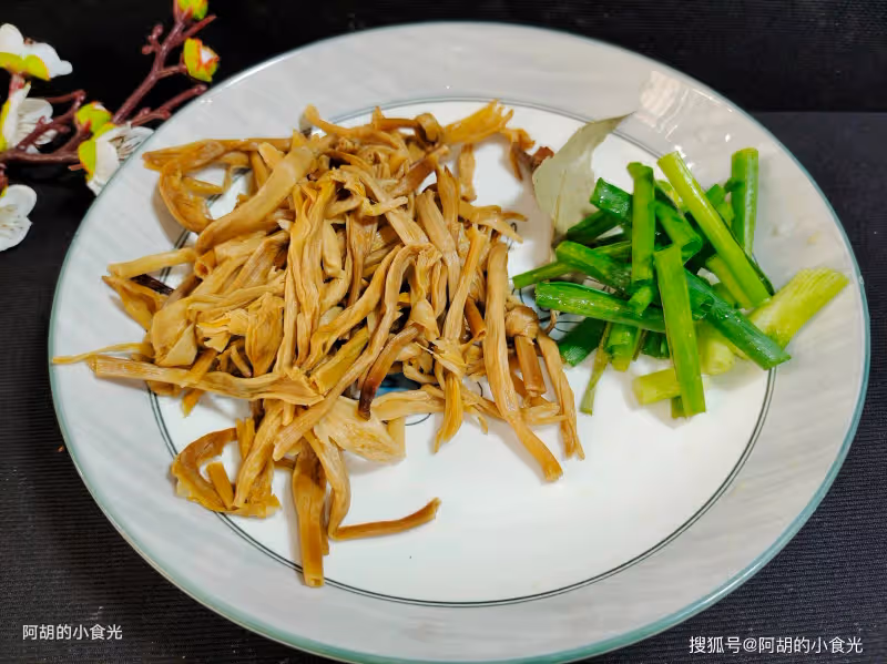 吃雞肉、魚肉不如吃它,花錢少又軟嫩!簡單一燉就出鍋,口口爆汁、其味無窮