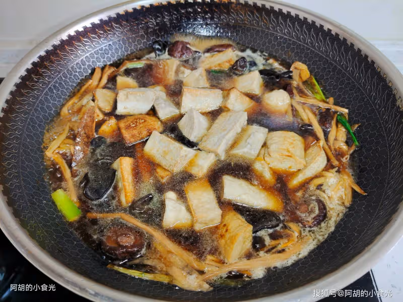 吃雞肉、魚肉不如吃它,花錢少又軟嫩!簡單一燉就出鍋,口口爆汁、其味無窮