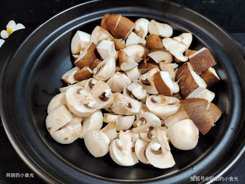 山藥芋頭靠邊站,它才是秋補第一名!一鮮一香搭配燜一燜,鮮甜滑嫩、特下飯
