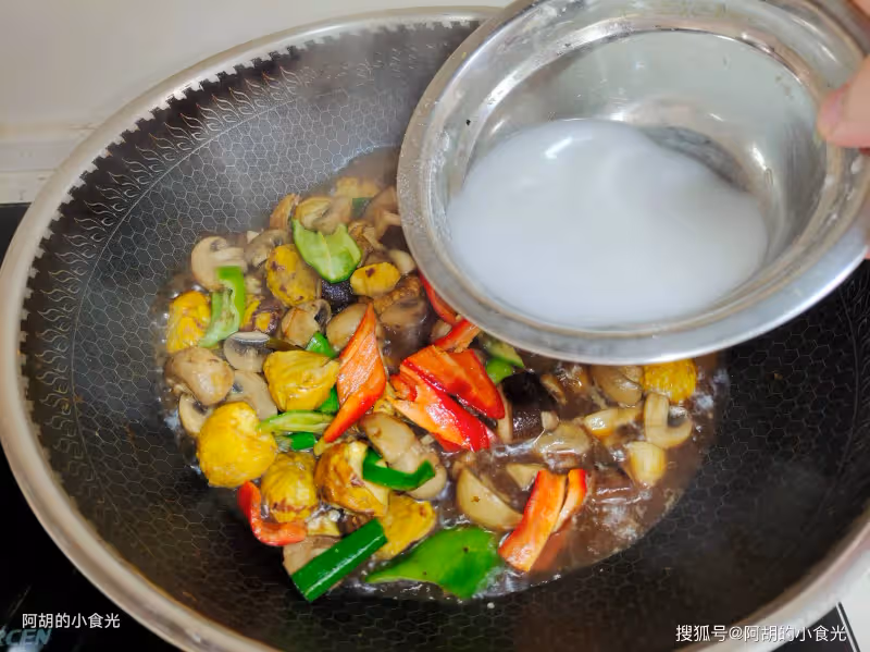 山藥芋頭靠邊站,它才是秋補第一名!一鮮一香搭配燜一燜,鮮甜滑嫩、特下飯