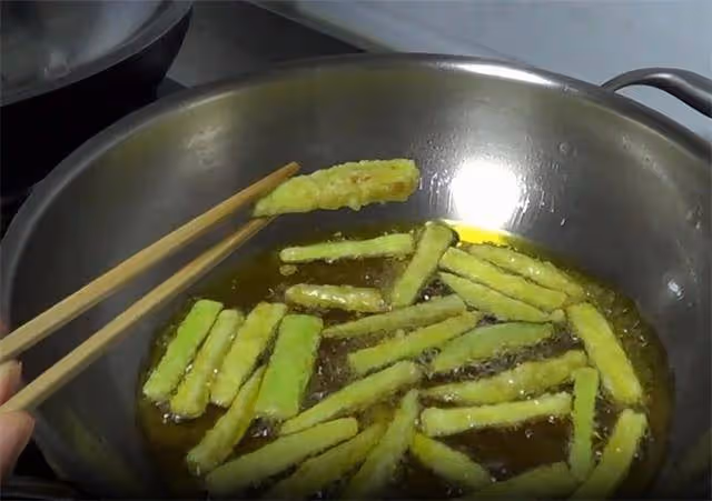 教你茄子新吃法,一道糖醋脆皮茄子,酸甜好吃,外酥內軟,收藏了