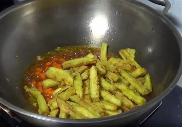 教你茄子新吃法,一道糖醋脆皮茄子,酸甜好吃,外酥內軟,收藏了