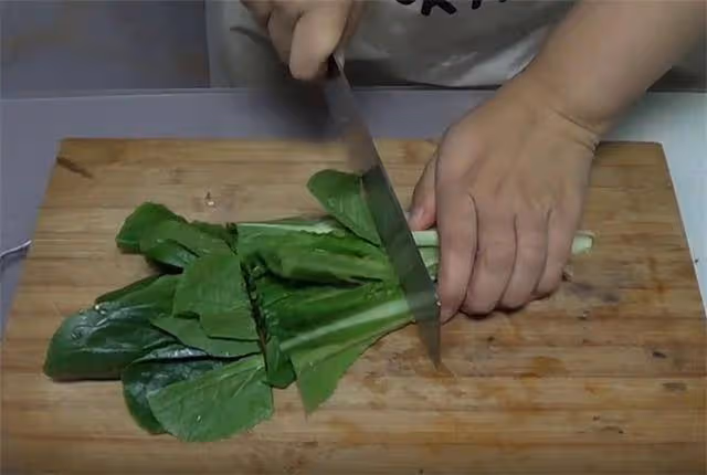 這道素菜要收藏了,香菇炒小白菜,清淡好吃又營養,做法還簡單