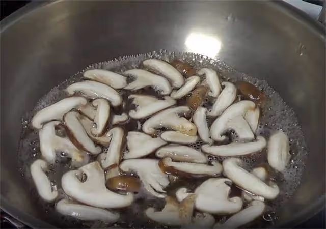 這道素菜要收藏了,香菇炒小白菜,清淡好吃又營養,做法還簡單