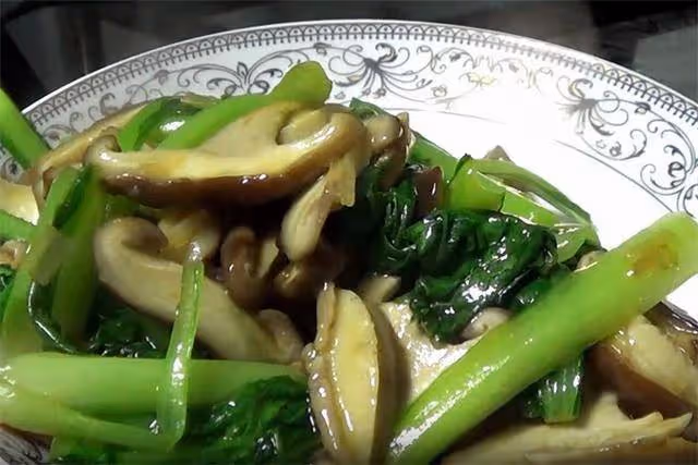 這道素菜要收藏了,香菇炒小白菜,清淡好吃又營養,做法還簡單