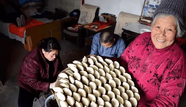 心酸!男子到上海看孫子,知道兒子年薪60萬後,沒打招呼就走了