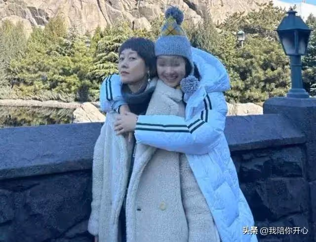 文章大女兒陪爸爸回老家,一起親密合拍!文章一臉寵溺,父愛如山