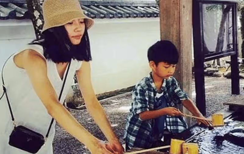 白百何與大兒子合照似兄妹,元寶身高近180變化好大,不敢認了