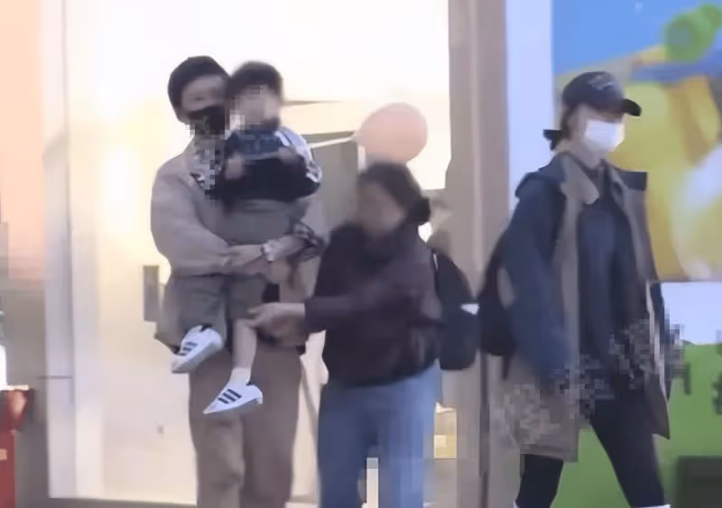 白百何與大兒子合照似兄妹,元寶身高近180變化好大,不敢認了