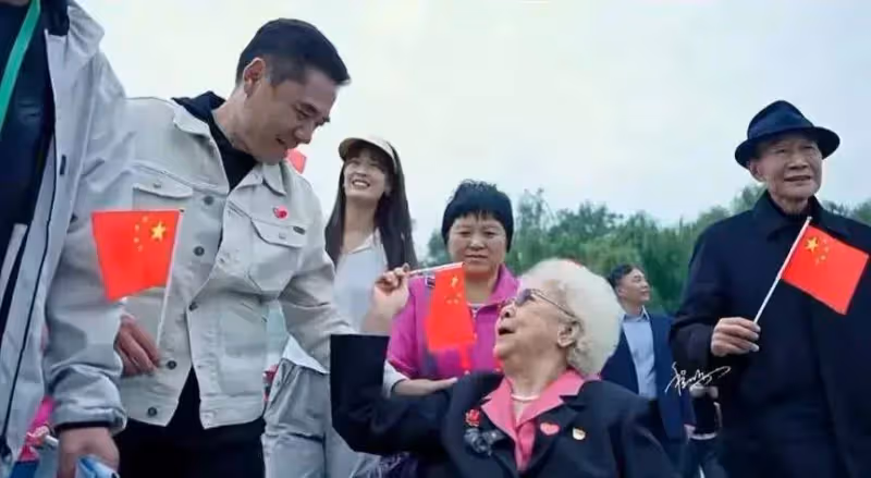 南京迎來70位戲骨:96歲李雪健最和藹,宋春麗太謙虛,葛優最搶鏡