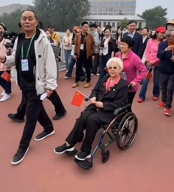南京迎來70位戲骨:96歲李雪健最和藹,宋春麗太謙虛,葛優最搶鏡