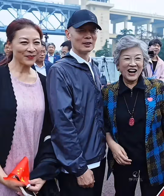 南京迎來70位戲骨:96歲李雪健最和藹,宋春麗太謙虛,葛優最搶鏡