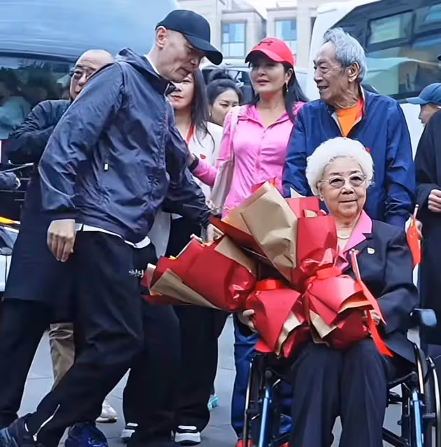南京迎來70位戲骨:96歲李雪健最和藹,宋春麗太謙虛,葛優最搶鏡