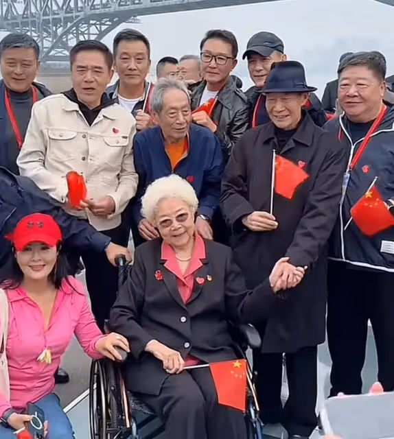 南京迎來70位戲骨:96歲李雪健最和藹,宋春麗太謙虛,葛優最搶鏡