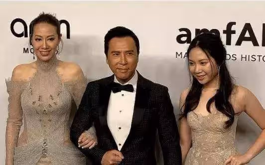 全面護女!甄子丹一家新疆旅遊女兒被搭訕,卻因其一眼神而被嚇跑
