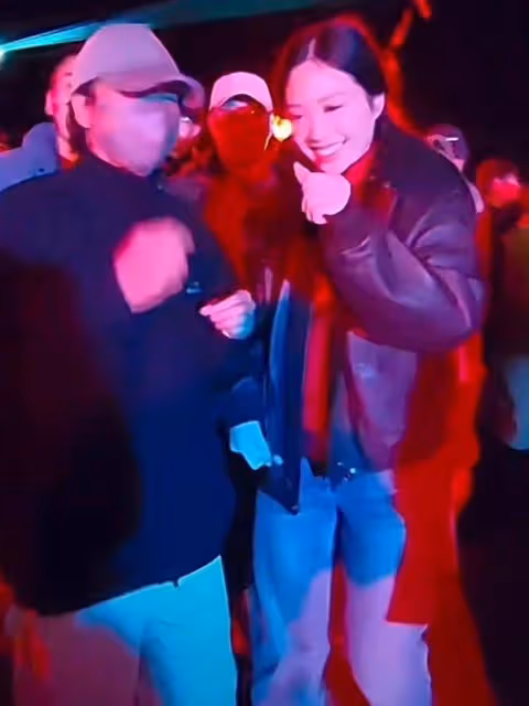 全面護女!甄子丹一家新疆旅遊女兒被搭訕,卻因其一眼神而被嚇跑