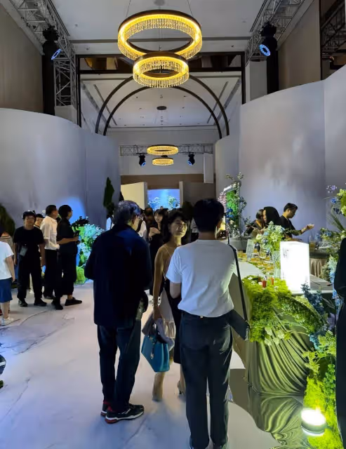 蕭敬騰林有慧婚禮現場狂親,婚戒曝光逾千萬台幣,稱再不辦就老了