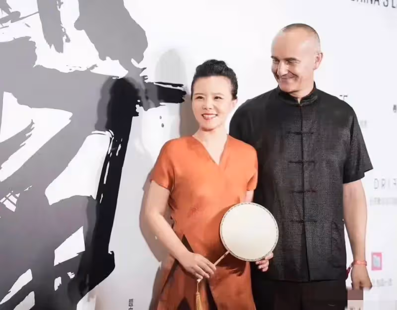 龔琳娜疑官宣結束與老鑼20年婚姻,兩人育有兩子,高大帥氣!