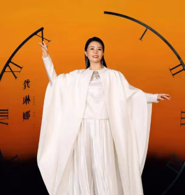 龔琳娜疑官宣結束與老鑼20年婚姻,兩人育有兩子,高大帥氣!