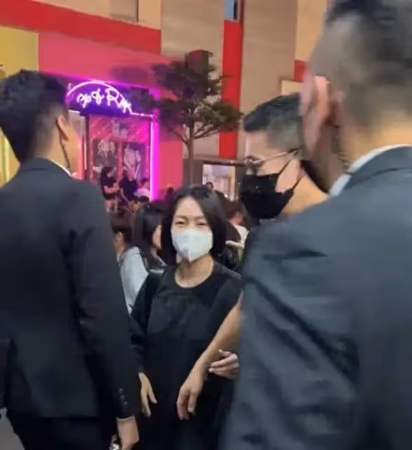 許雅鈞難得帶老婆小s一起逛夜店，感情明顯升溫，小s心情超棒
