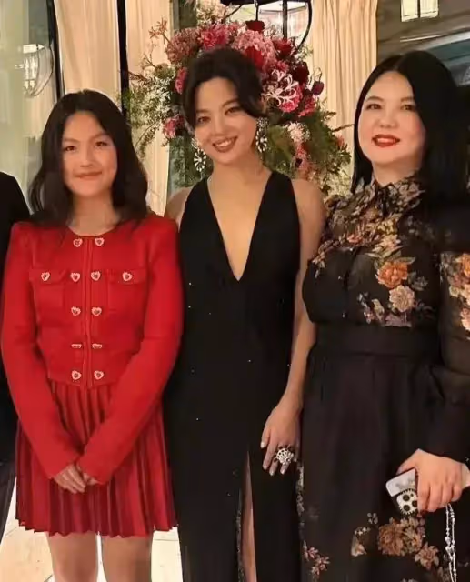 王詩齡過15歲生日,王岳倫李湘卡點為女兒慶生,曬女兒美照太溫馨