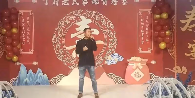 滿文軍現身壽宴演出,被吐槽事業下滑嚴重,過壽家庭被指不簡單