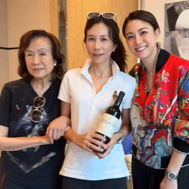 莫文蔚媽媽罕現身!風采依舊,人生經歷比女兒還精彩