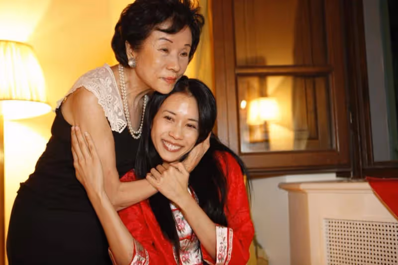 莫文蔚媽媽罕現身!風采依舊,人生經歷比女兒還精彩