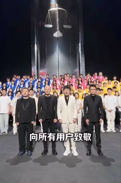 雙十一臨近,辛巴正式回歸,背景牆天平太搶眼,稱如今電商很難