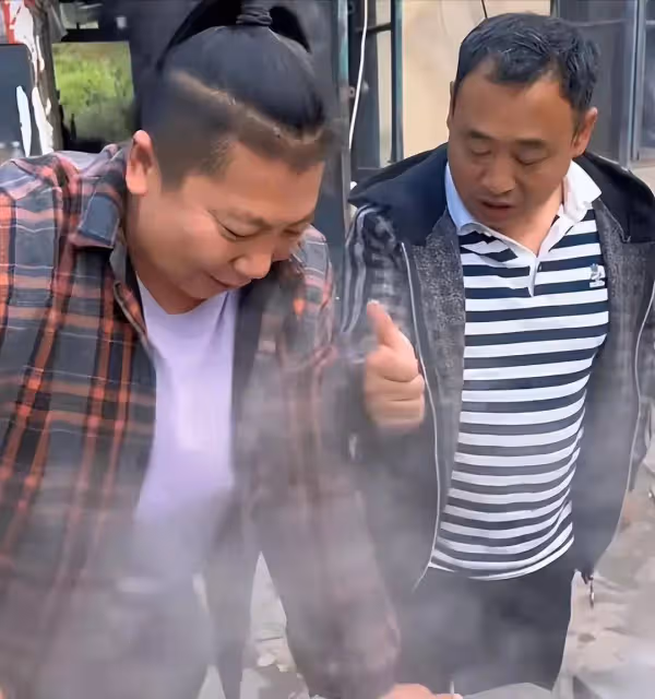 雙十一臨近,辛巴正式回歸,背景牆天平太搶眼,稱如今電商很難