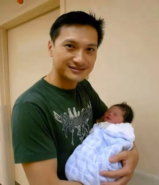 TVB前小生陳錦鴻公開自閉兒子心酸史,如今已成學霸,鋼琴達到演奏級別