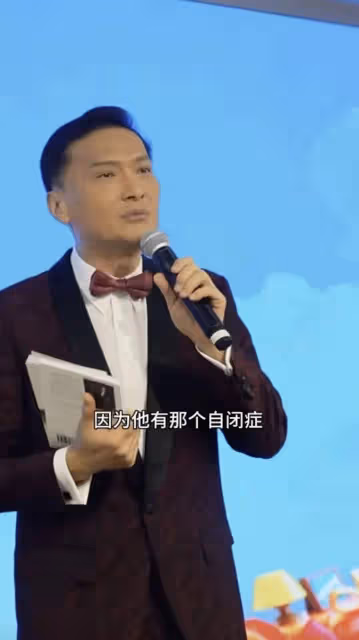 TVB前小生陳錦鴻公開自閉兒子心酸史,如今已成學霸,鋼琴達到演奏級別