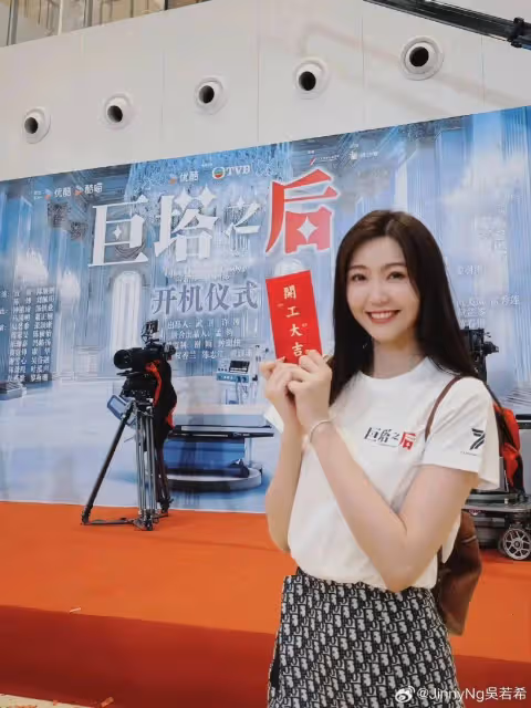 悲痛!吳若希自曝奶奶離世,帶著傷痛開演唱會被贊敬業
