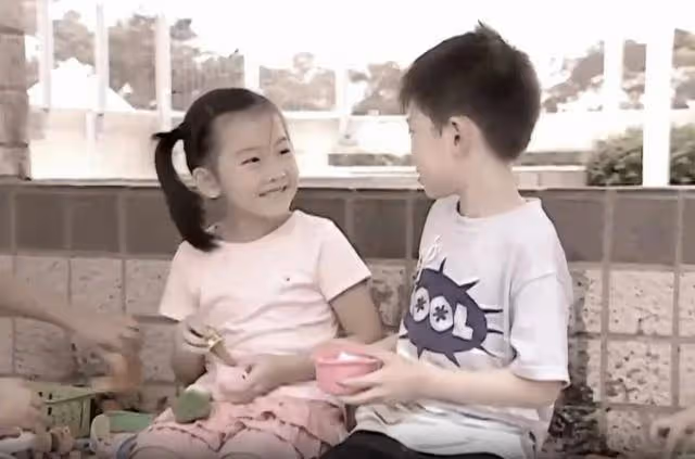 TVB童星長大了,在台灣娛樂圈發展出寫真集,曾扮演宣萱小時候