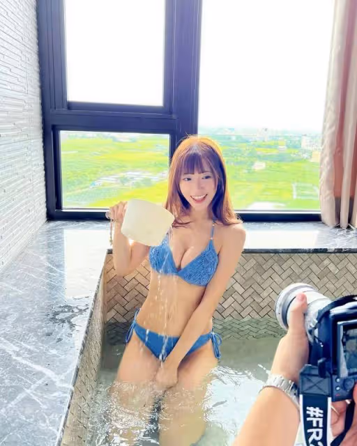 TVB童星長大了,在台灣娛樂圈發展出寫真集,曾扮演宣萱小時候