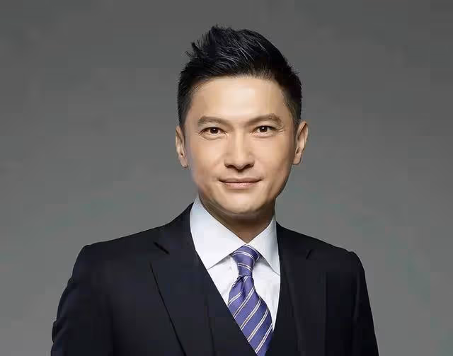 TVB前小生公開自閉兒子心酸史，如今已成學霸，鋼琴達到演奏級別