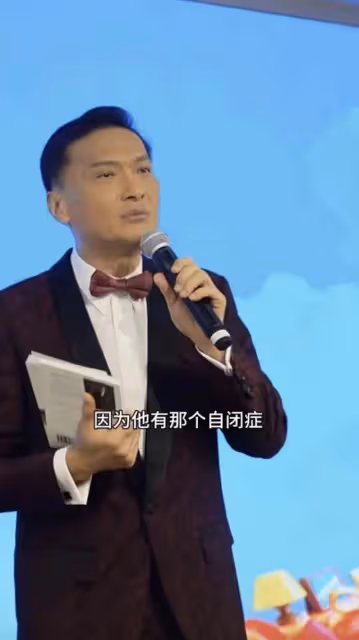 TVB前小生公開自閉兒子心酸史,如今已成學霸,鋼琴達到演奏級別