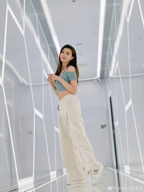 悲痛!TVB力捧小花自曝奶奶離世,帶著傷痛開演唱會被贊敬業