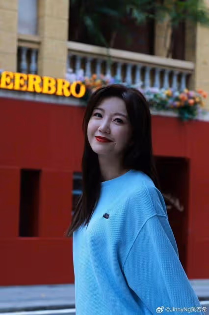 悲痛!TVB力捧小花自曝奶奶離世,帶著傷痛開演唱會被贊敬業