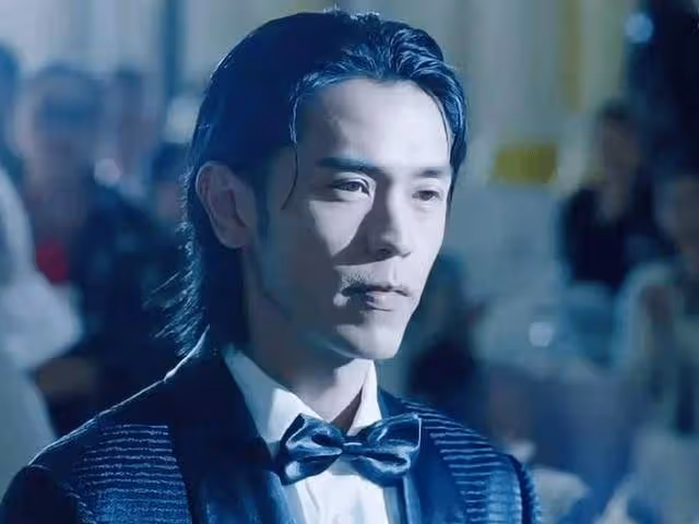 知名港星憑《黑色月光》出圈!飾演富家子獲好評,近30歲才入行