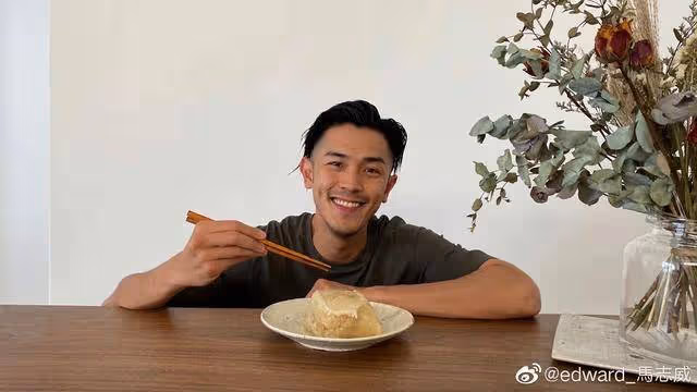 知名港星憑《黑色月光》出圈!飾演富家子獲好評,近30歲才入行